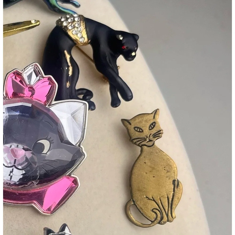 Cat Lovers Brooch Pin Lot + 1 Pendant - Disney Brooch Feline Kitty Brooches